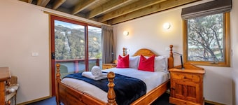 Banjo 5 - Two Bedroom & Loft Townhouse with mountain views