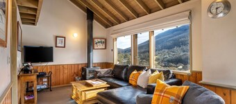 Banjo 4 - Two Bedroom & Loft Townhouse with mountain views