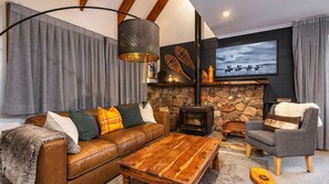 TV, fireplace