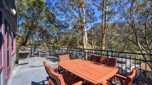 Outdoor dining - Golden Eagle 2 Open Plan Apartment in the heart of the Village (Thredbo)