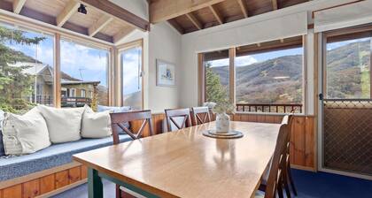 Banjo 1 Townhouse - Two bedroom & loft townhouse with wrap around views