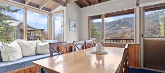 Banjo 1 Townhouse - Two bedroom & loft townhouse with wrap around views