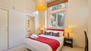 4 bedrooms, free WiFi, bed sheets