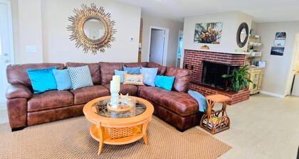 Serene, Cozy, Lakefront home
