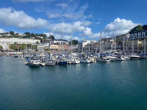 Marinaseaview-4br-8guests-freeparking-petsfriendly