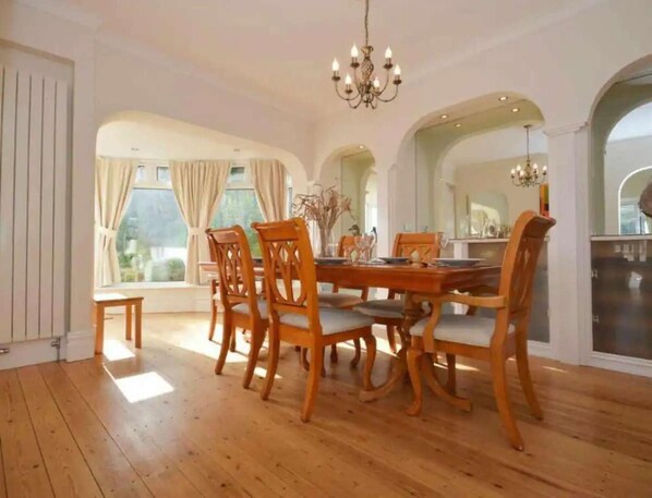House | Dining