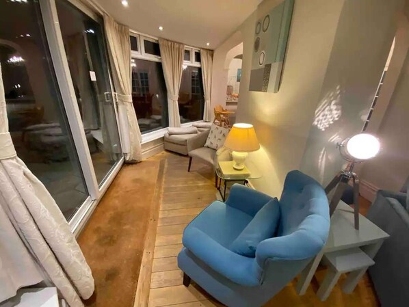 House | Living area | TV, fireplace - Marinaseaview-4br-8guests-freeparking-petsfriendly (Torquay)