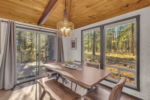 Dining - Private HT dog friendly updated recent renos (Sunriver)
