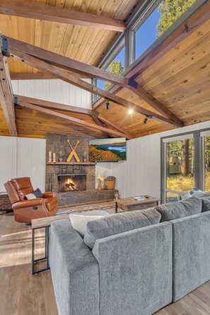 Interior - Private HT dog friendly updated recent renos (Sunriver)