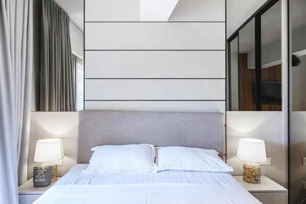 3 habitaciones, tabla de planchar con plancha, wifi y ropa de cama 
