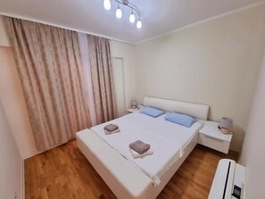 2 habitaciones, tabla de planchar con plancha, wifi y ropa de cama 
