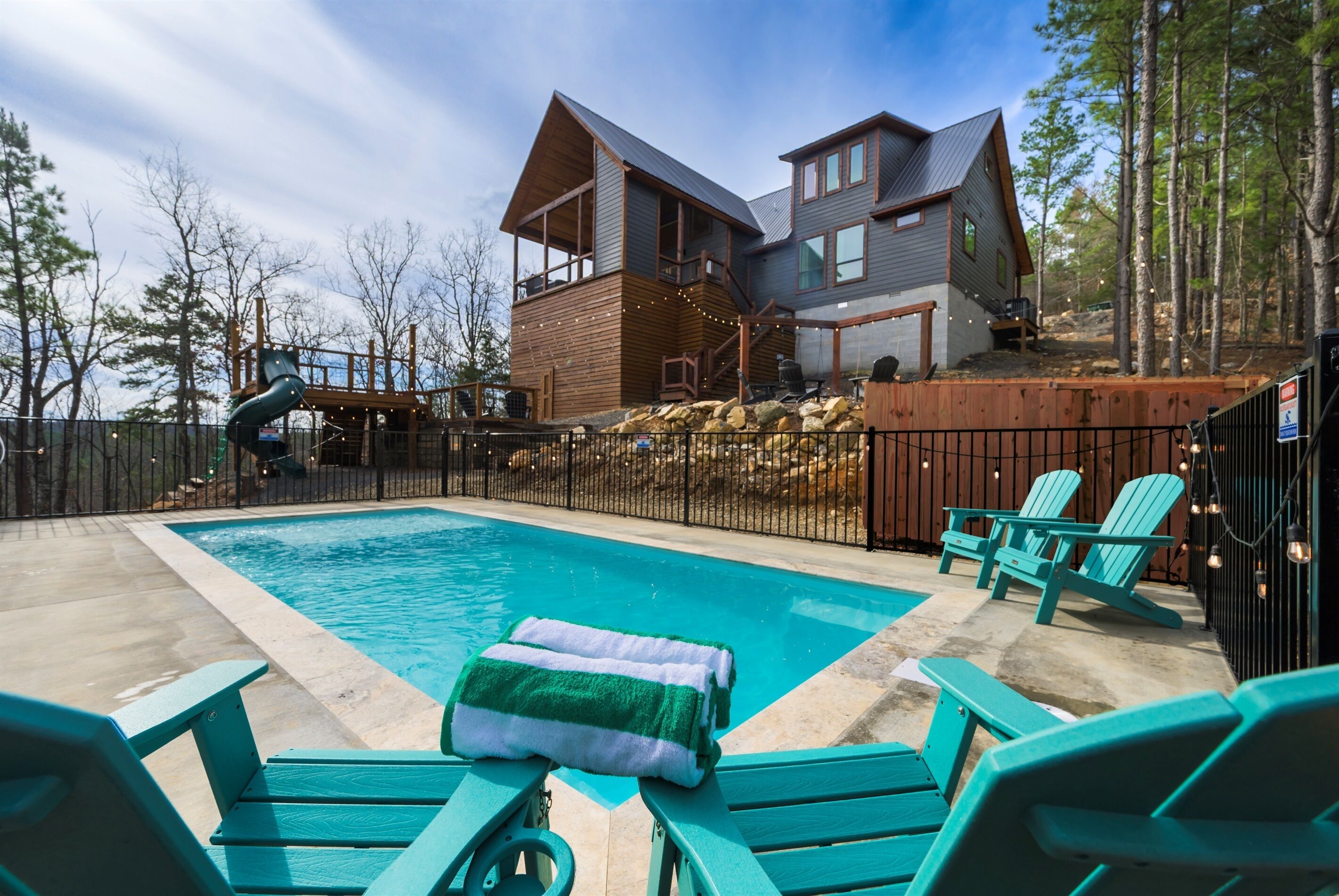 حمّام سباحة مُدفَّأ