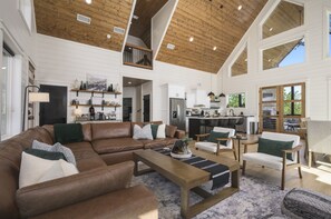 Smart-TV, Kamin, Videospiele