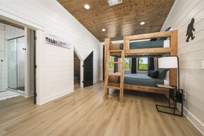 4 Schlafzimmer, Bügeleisen/Bügelbrett, kostenloses WLAN, Bettwäsche