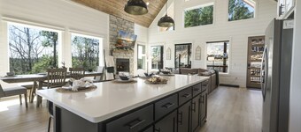 Luxury Forest Escape | NEW POOL, Loft, Swings Fire Pit & gorgeous nature views