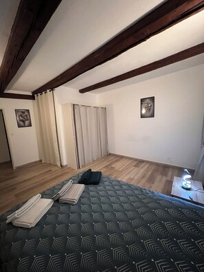 1 bedroom, iron/ironing board, travel cot, free WiFi