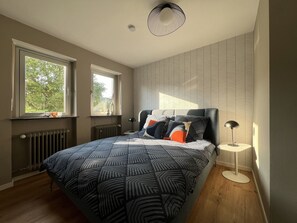 2 bedrooms, desk, free WiFi, bed sheets