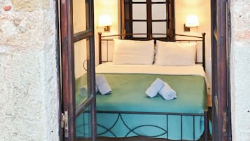 Lit parapluie, Wi-Fi, draps fournis