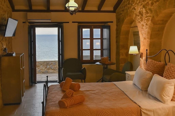 1 chambre, lit parapluie, Wi-Fi, draps fournis