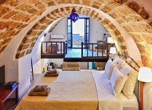 デスク、旅行用ベビーベッド、WiFi、ベッドシーツ