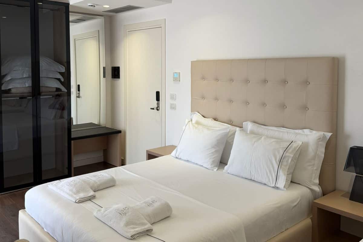 Comfort Triple Room, Partial Sea View | In-room safe, soundproofing, iron/ironing board, free cribs/infant beds