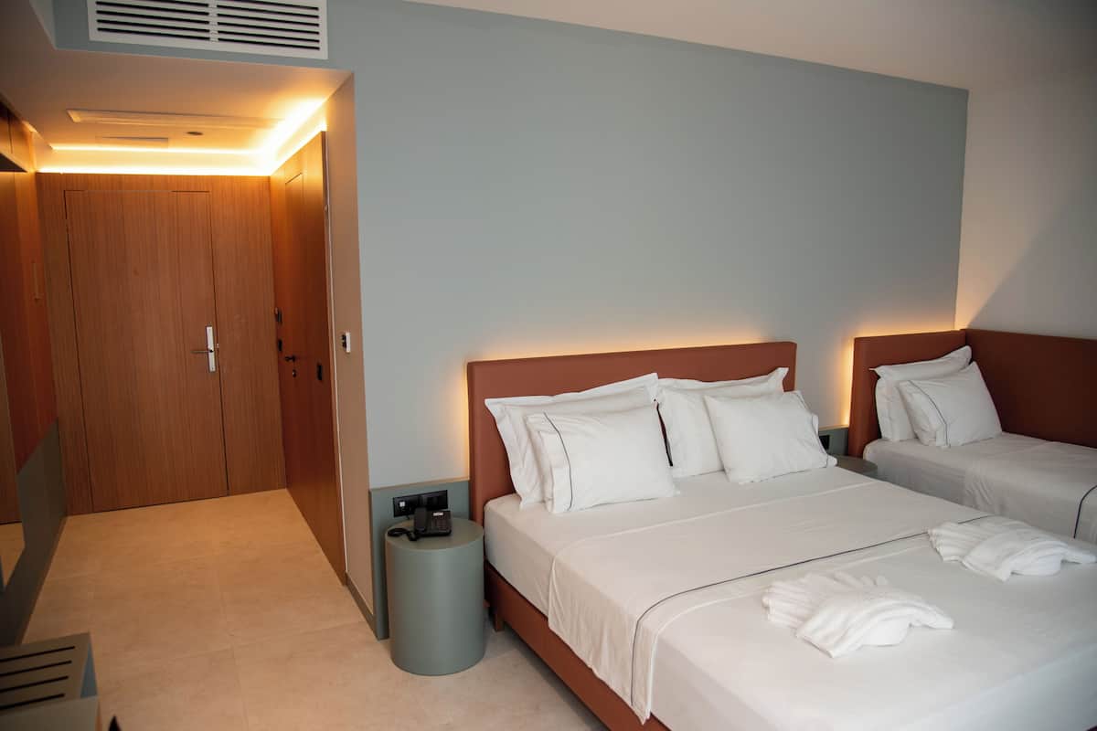 Superior Triple Room, Balcony, Sea View