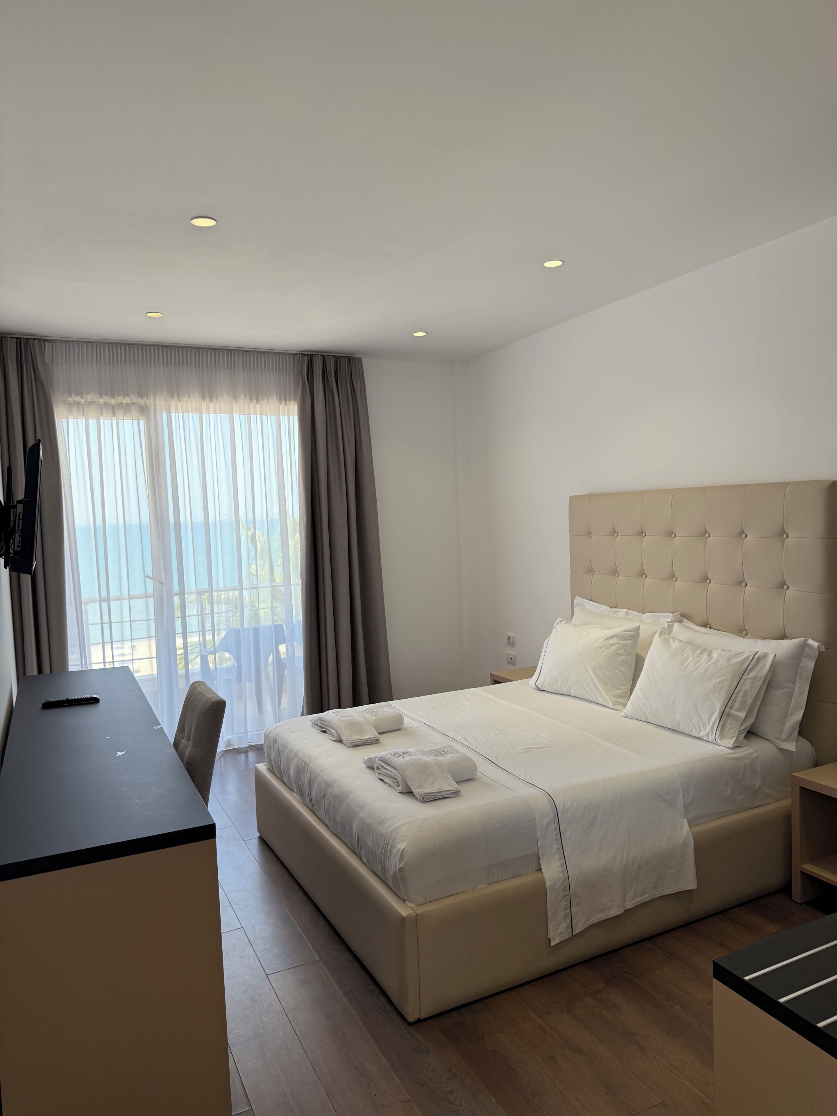 Caja de seguridad en la habitación y sistema de insonorización 