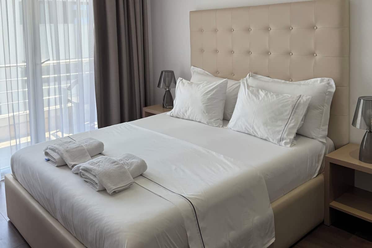 Comfort Double Room, Street View | In-room safe, soundproofing, iron/ironing board, free cribs/infant beds