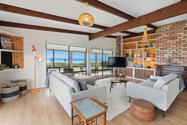 تلفزيون، كُتُب، ستيريو