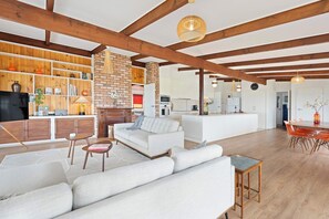 Televisión, libros y estéreo 