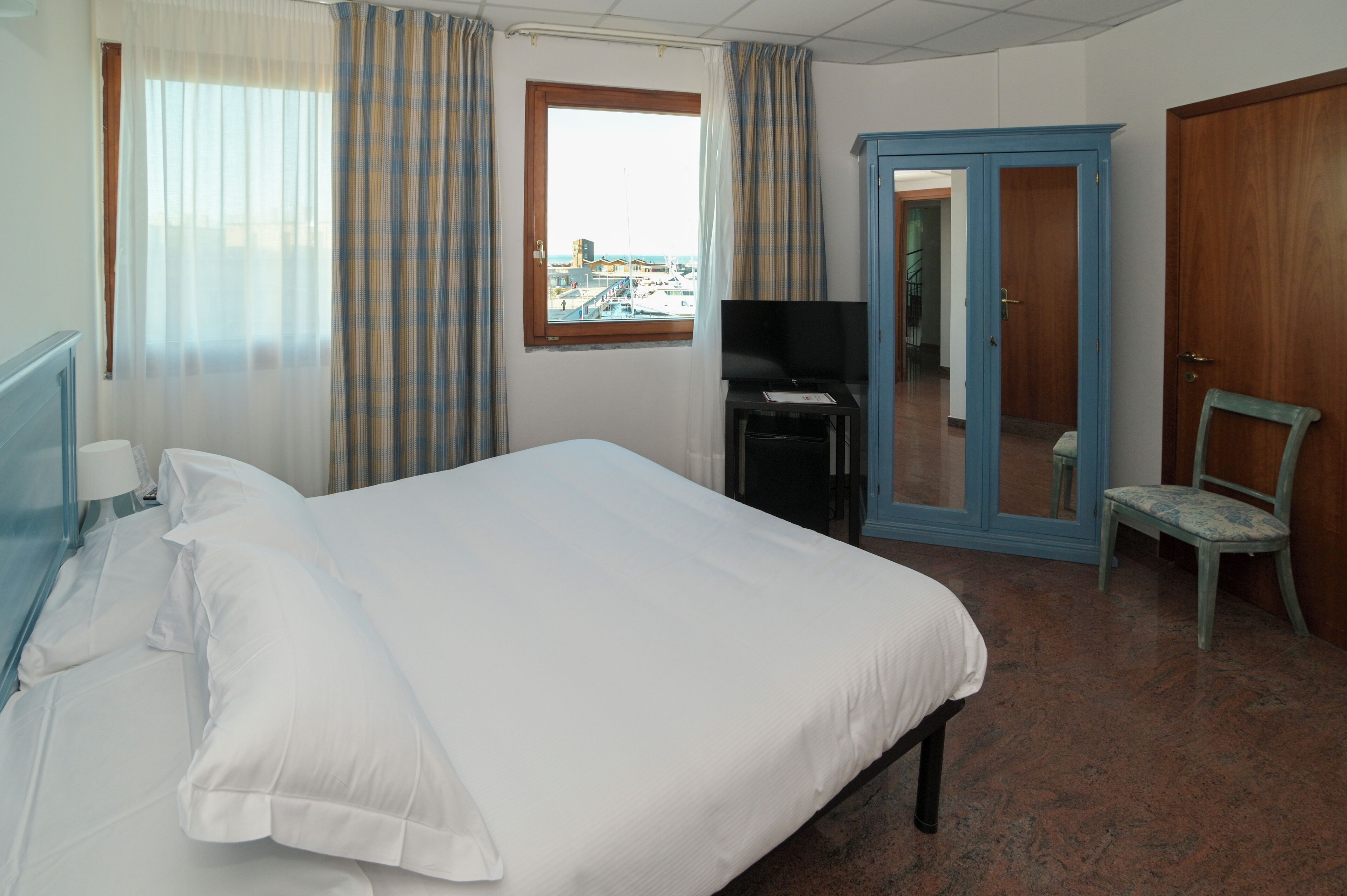 Double or Twin Room, Non Smoking, Private Bathroom | In-room safe, desk, blackout drapes, free WiFi