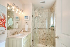 Hair dryer, towels - Steps to Surf & Sand | Beachfront Oasis + Pier Walk (Pismo Beach)
