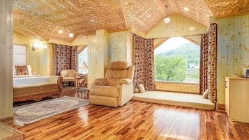 Luxury Suite, Mountain View | 1 bedroom, premium bedding, minibar, in-room safe