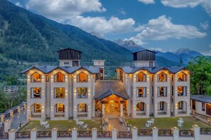 Front of property - Hillside Resort & Spa Pahalgam (Anantnag)