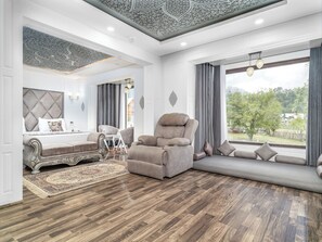 Luxury Suite, Mountain View | Premium bedding, minibar, in-room safe, individually furnished - Hillside Resort & Spa Pahalgam (Anantnag)