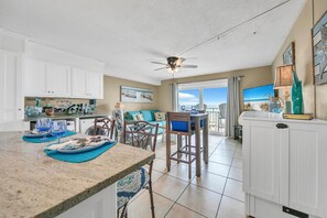 Apartment, 1 King-Bett und Schlafsofa (The Summit 431) | Wohnbereich