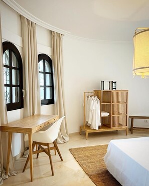 4 chambres, fer et planche à repasser, Wi-Fi, draps fournis