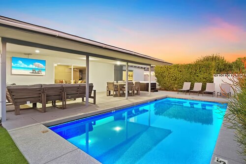 Old Town Pool & Spa Oasis• Fire Pit