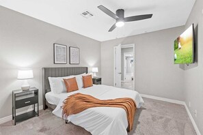 4 chambres, fer et planche à repasser, lit parapluie, Wi-Fi gratuit