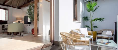 Apartment (2 Bedrooms) | Balcony