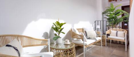 Apartment (2 Bedrooms) | Balcony