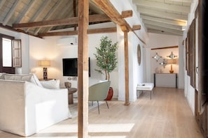 Apartment (2 Bedrooms) | Living room
