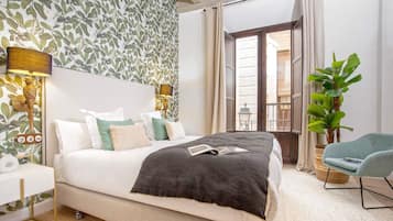 Tabla de planchar con plancha, wifi gratis y ropa de cama