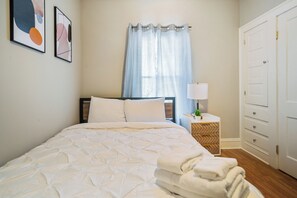 2 dormitorios, escritorio, wifi gratis y ropa de cama