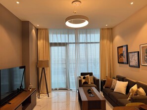 Living area - Chic 1-bedroom with WiFi and fitness room in lovely West Furjan Dubai community  (Dubai)