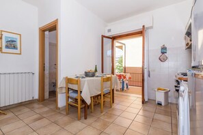 Apartment | 2 bedrooms - Daniela 2 100mt From sea (Massa)