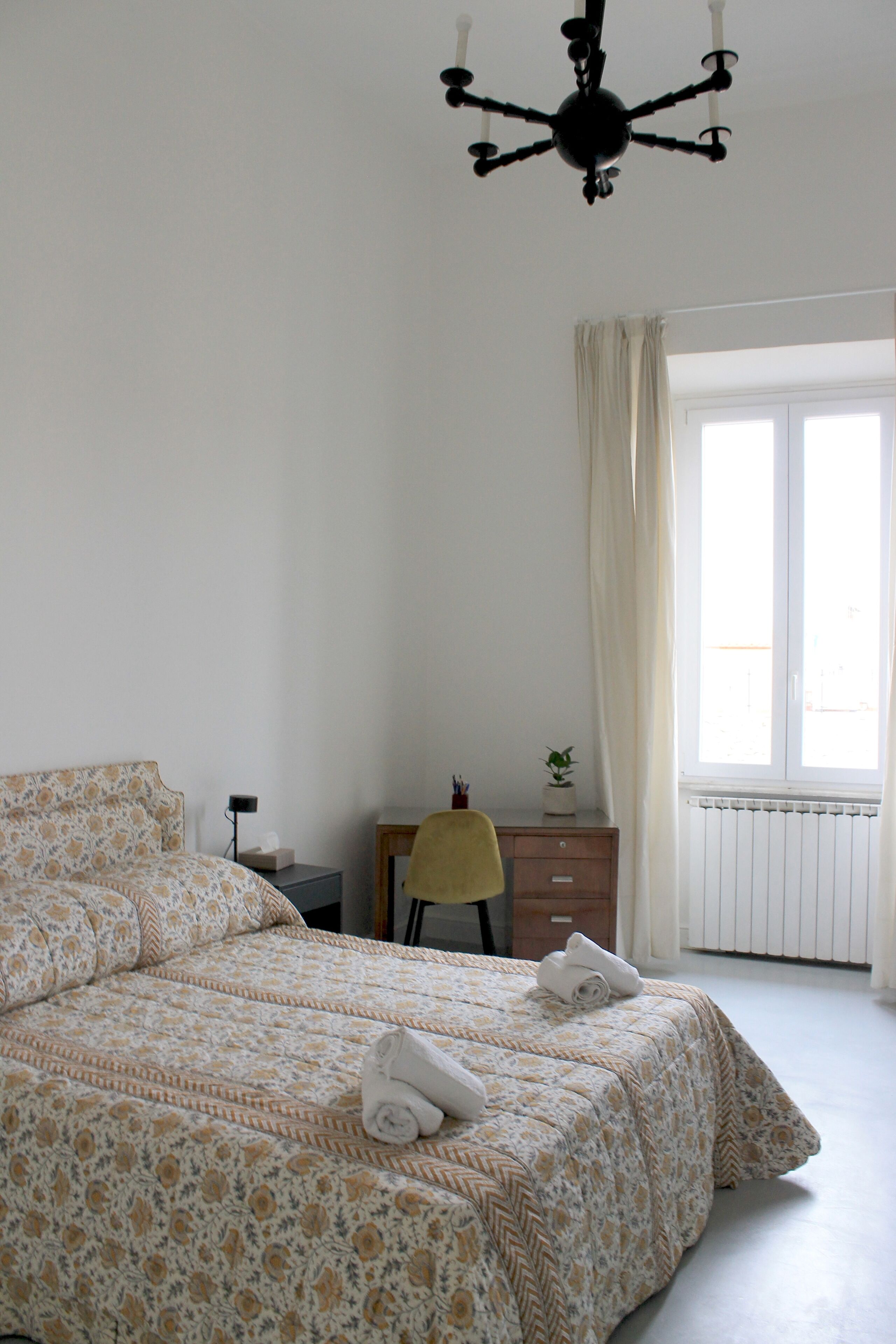 2 habitaciones, tabla de planchar con plancha, wifi y ropa de cama 