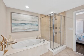Shower, jetted bath, hair dryer, towels - ESCAPES/2023 reno/2 full mattress bunk beds/2300sf/3br/2ba gulf-front lux condo (Orange Beach)