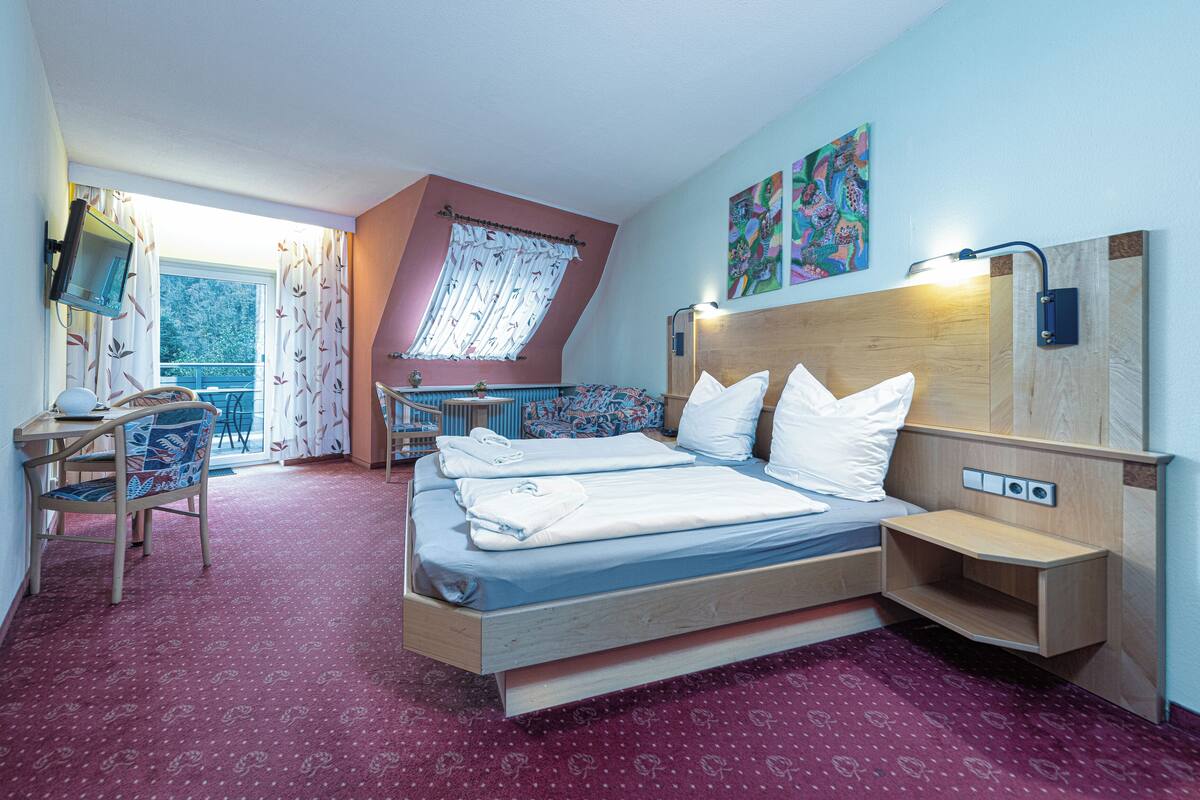 Standard Double or Twin Room | Hypo-allergenic bedding, in-room safe, desk, laptop workspace