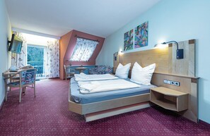 Standaard kamer, 1 twee- of 2 eenpersoonsbedden | Hypoallergeen beddengoed, een kluis op de kamer, een bureau